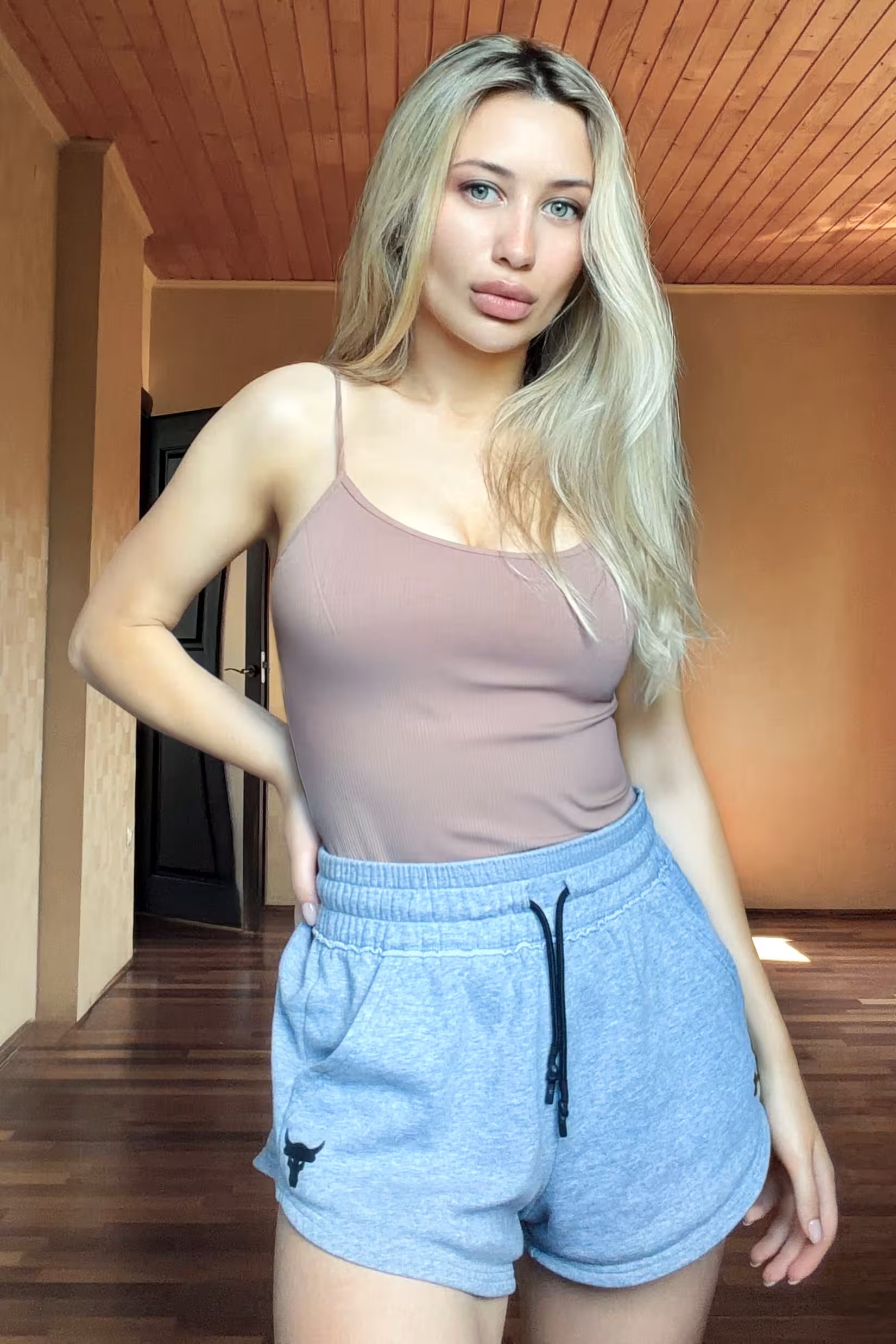 Damenprofil besuchen