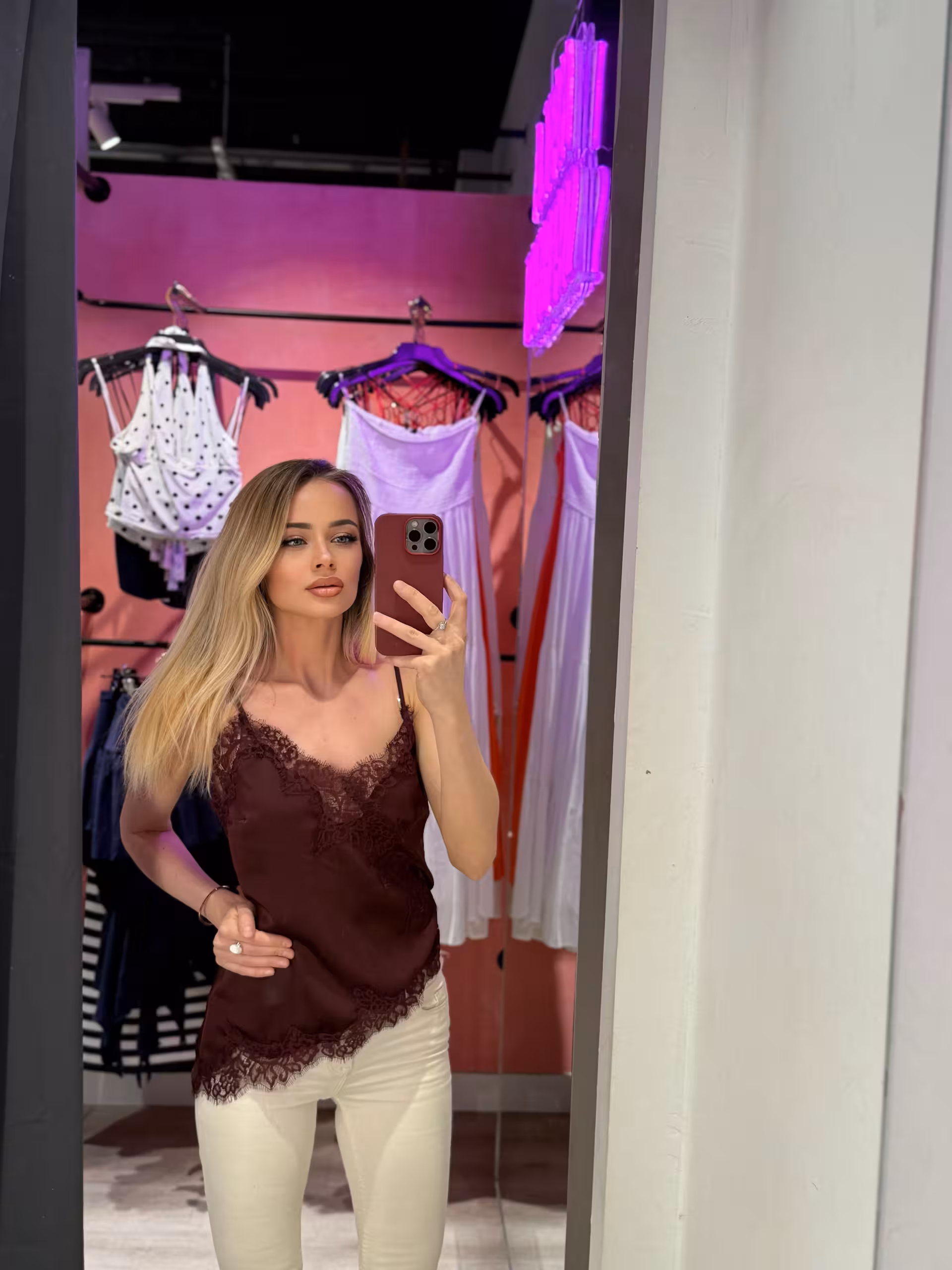 Yuliia partnervermittlung finya Mehr über sie erfahren