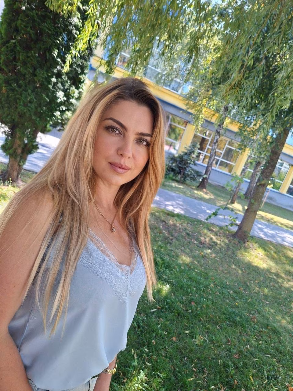 Damenprofil besuchen