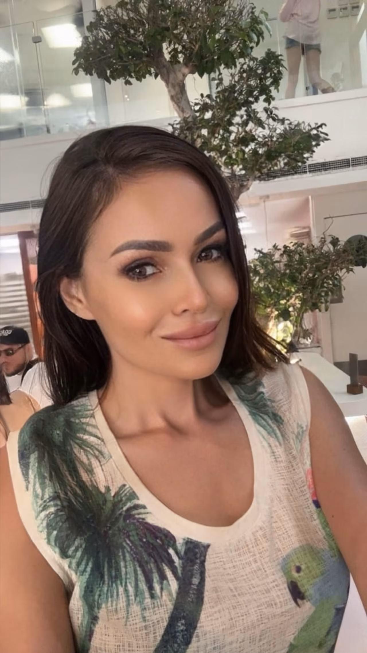 Damenprofil besuchen